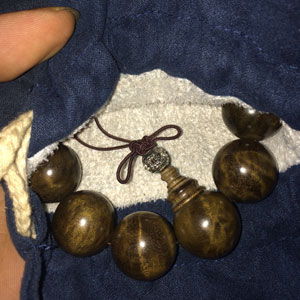 盘玩金丝楠木手串要用全棉的布料